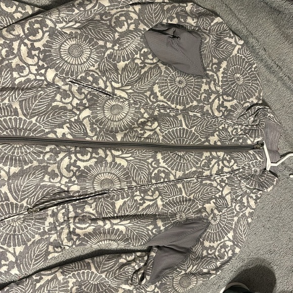 Lululemon jacket - Picture 6 of 6
